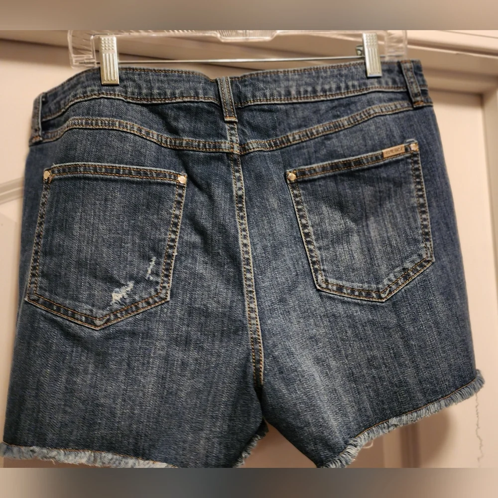 J Lo Jean Shorts - Picture 2 of 3